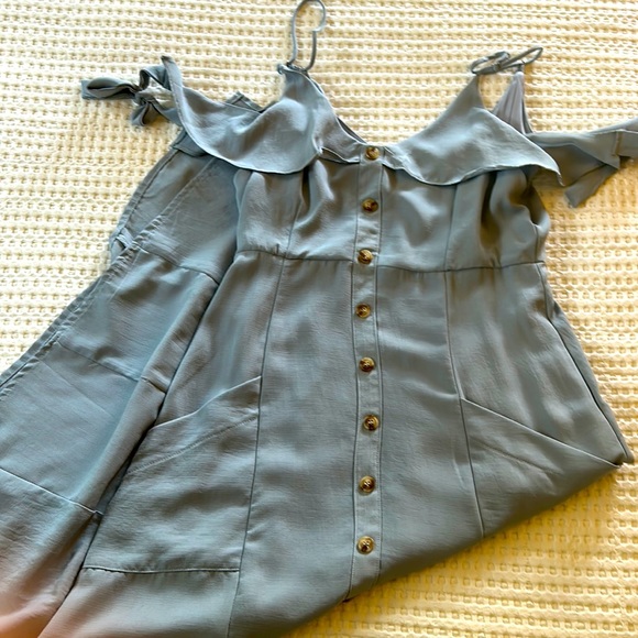 Francesca's Collections Dresses & Skirts - Cold shoulder Boutique dress M